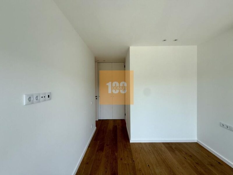 T4 com terraço na Seca do Bacalhau