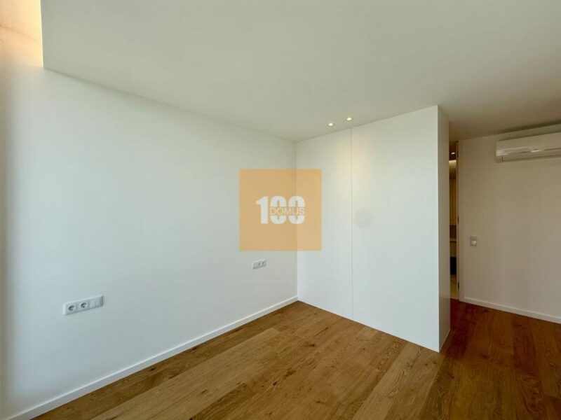 T4 com terraço na Seca do Bacalhau