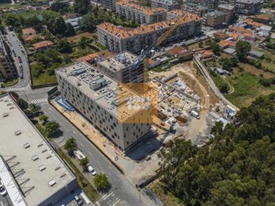 T4 novo com varanda - Le Parc