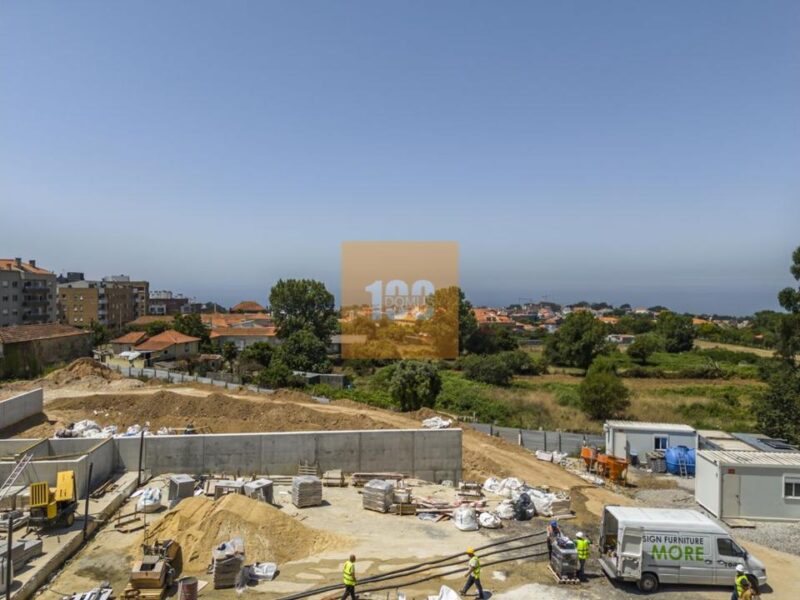 T4 novo com varanda - Le Parc