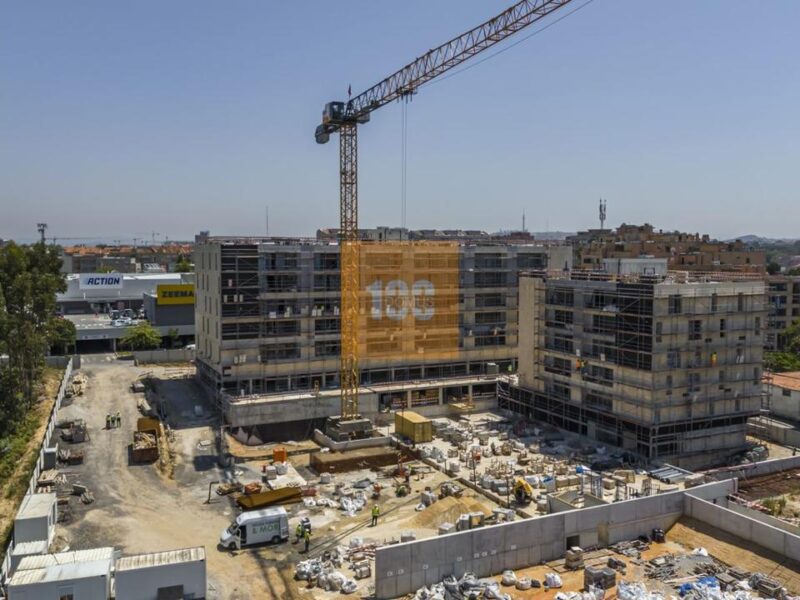 T4 novo com varanda - Le Parc