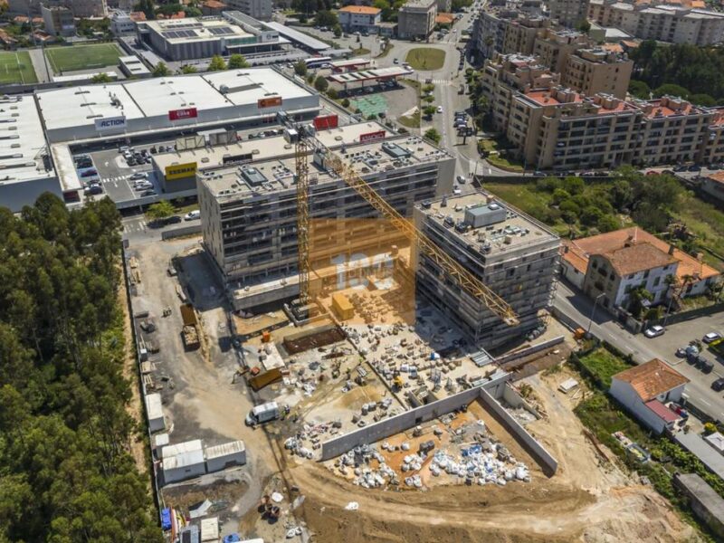 T4 novo com varanda - Le Parc