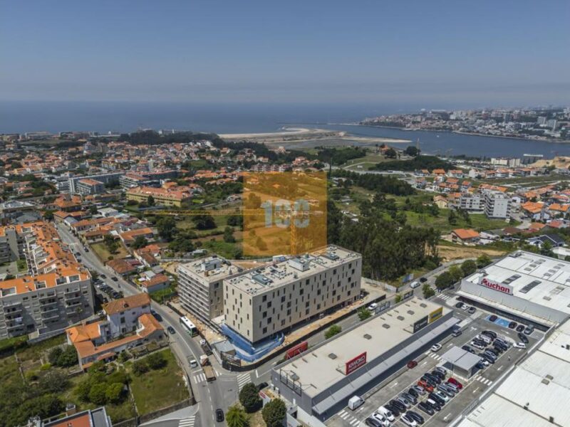 T4 novo com varanda - Le Parc