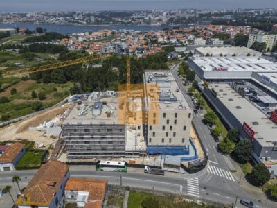 T4 novo com varanda - Le Parc