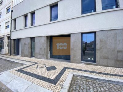 Lugar garagem duplo, Roberto Ivens