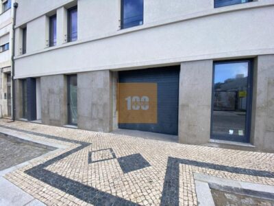 Lugar garagem duplo, Roberto Ivens