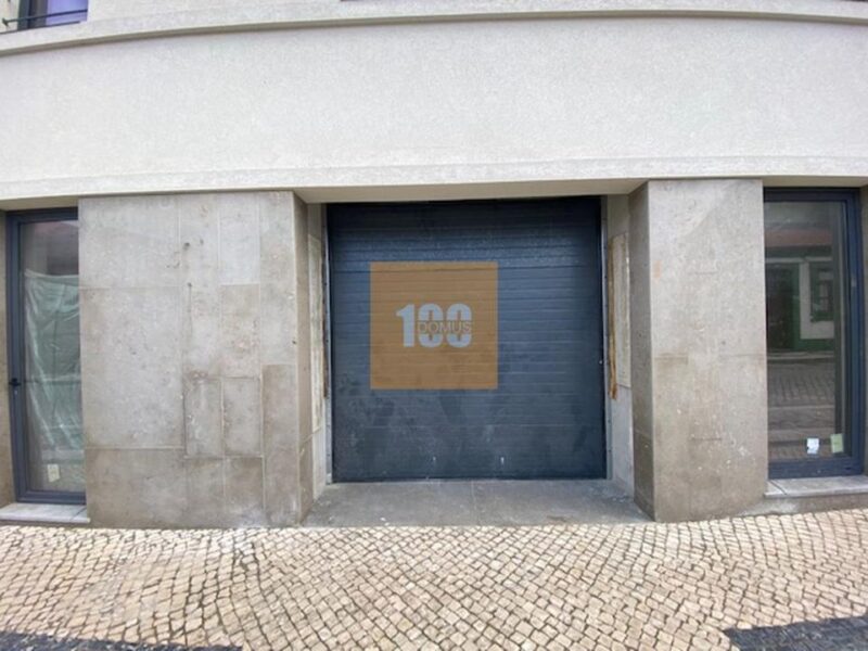 Lugar garagem duplo, Roberto Ivens