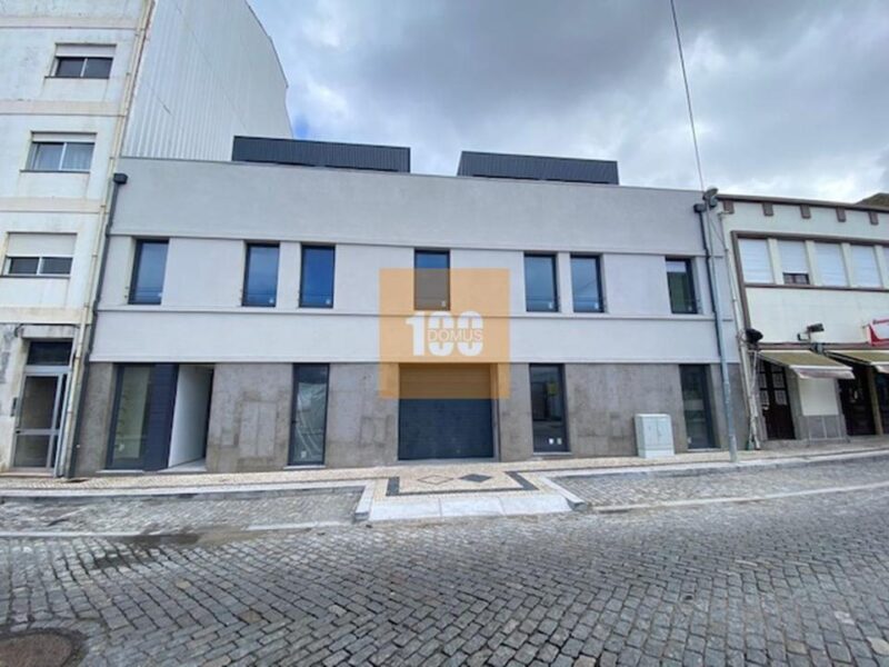 Lugar garagem duplo, Roberto Ivens