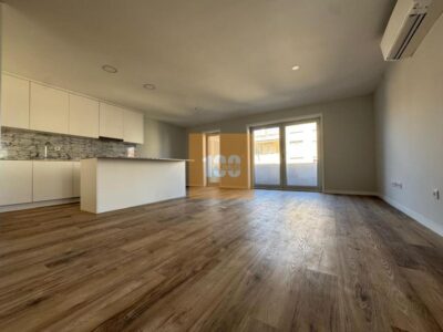 T3 com terraço ao metro Trindade