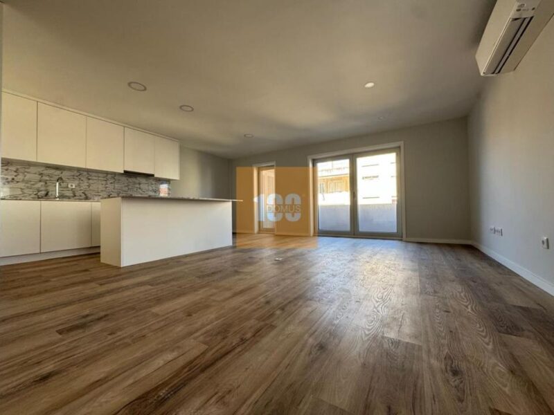 T3 com terraço ao metro Trindade