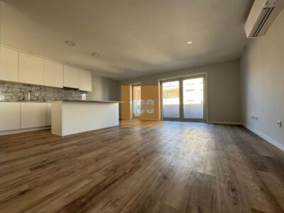 T3 com terraço ao metro Trindade