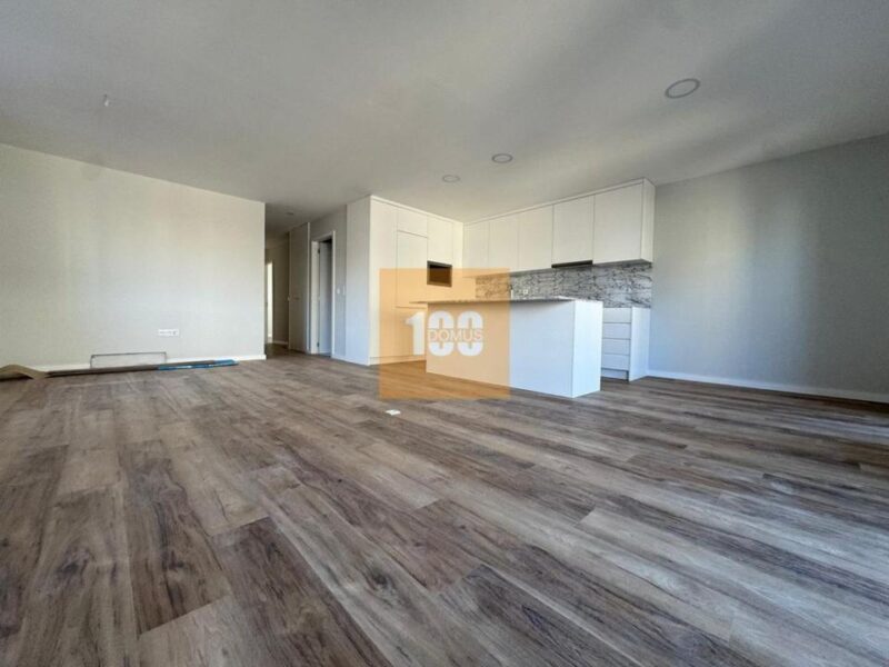 T3 com terraço ao metro Trindade