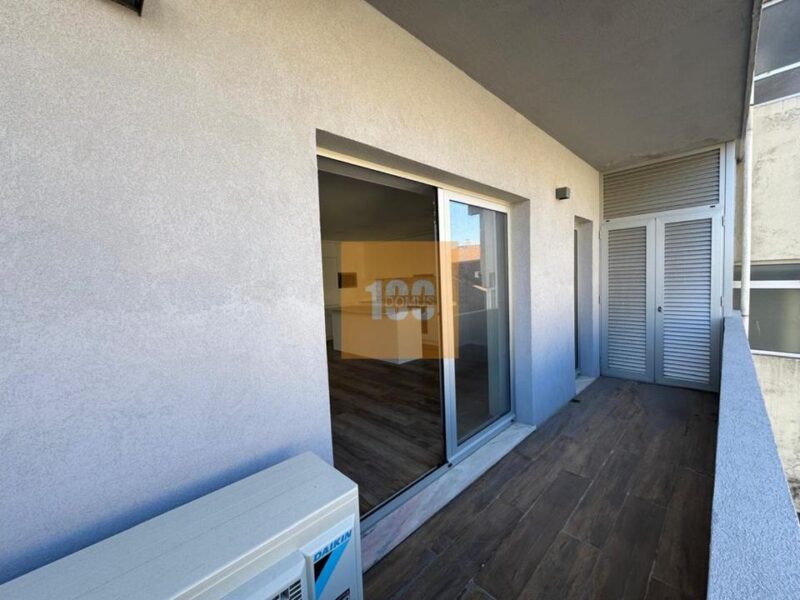 T3 com terraço ao metro Trindade