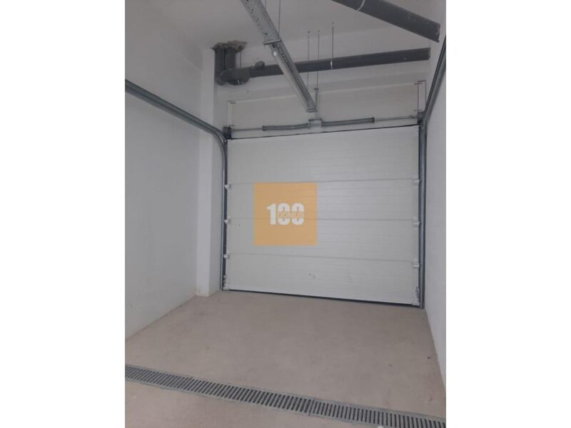 T3 com terraço ao metro Trindade