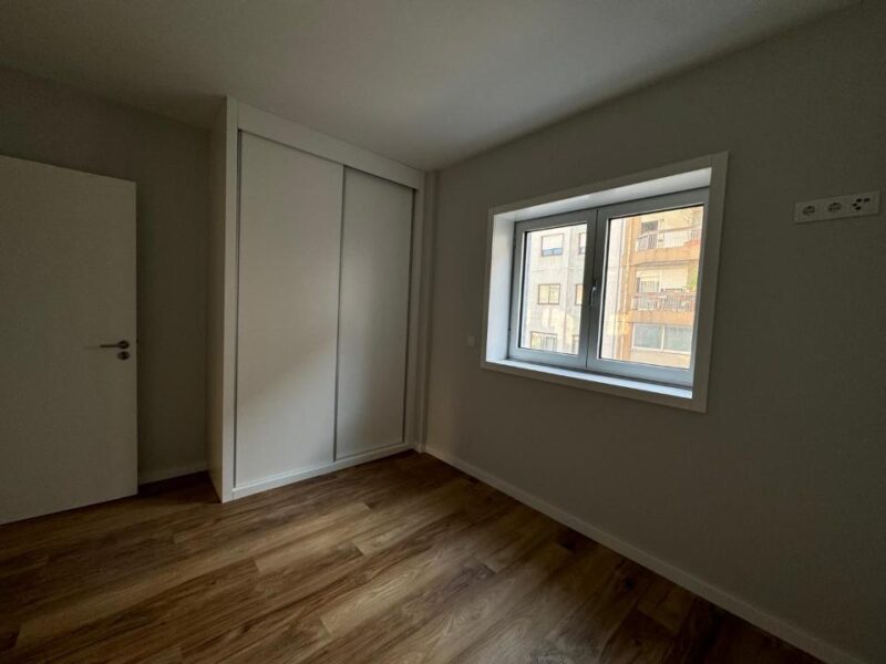 T3 com terraço ao metro Trindade