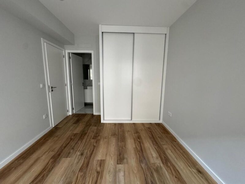 T3 com terraço ao metro Trindade