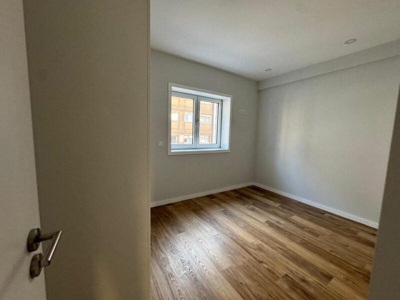 T3 com terraço ao metro Trindade