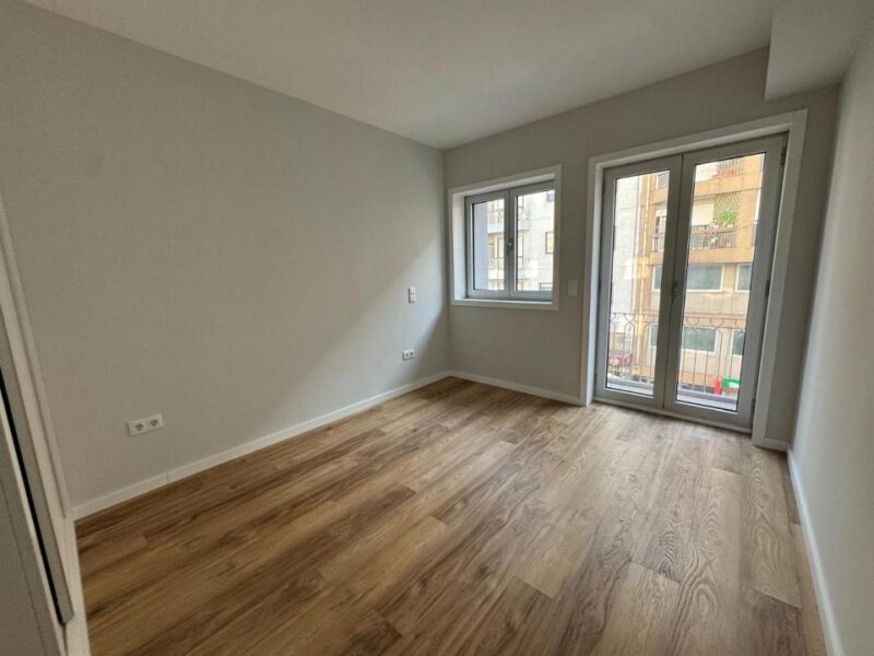 T3 com terraço ao metro Trindade