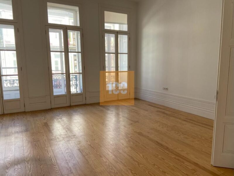 Escritório próximo da Batalha