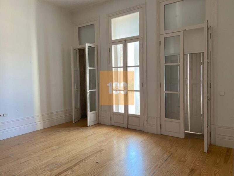 Escritório próximo da Batalha