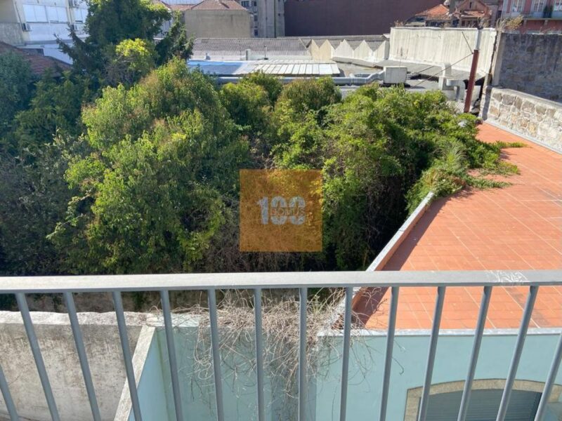 Escritório próximo da Batalha