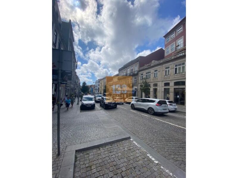 Prédio na Mouzinho da Silveira