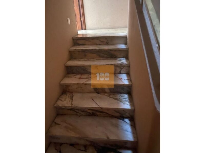 Prédio na Mouzinho da Silveira