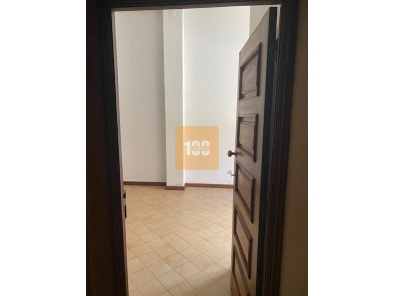 Prédio na Mouzinho da Silveira