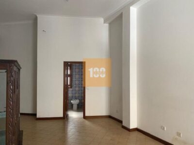 Prédio na Mouzinho da Silveira