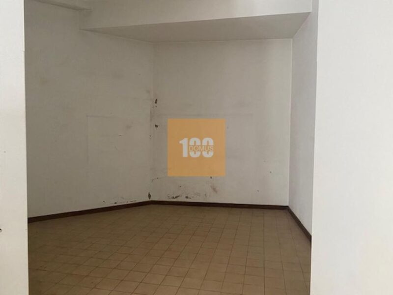 Prédio na Mouzinho da Silveira