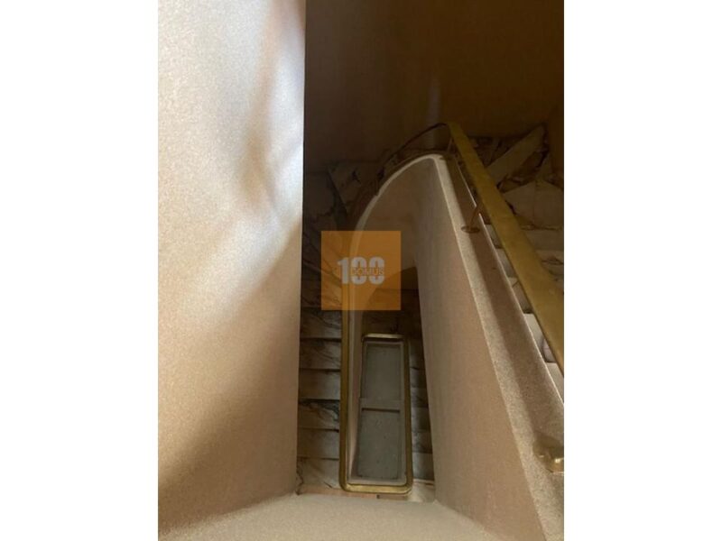 Prédio na Mouzinho da Silveira