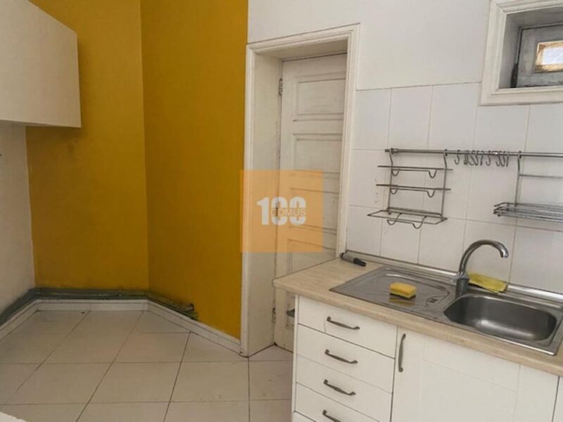 Prédio na Mouzinho da Silveira