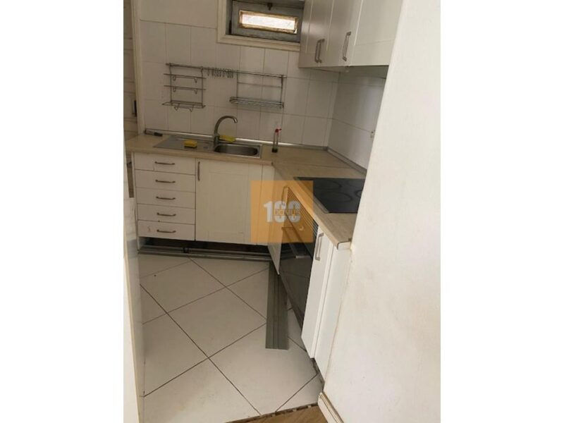 Prédio na Mouzinho da Silveira