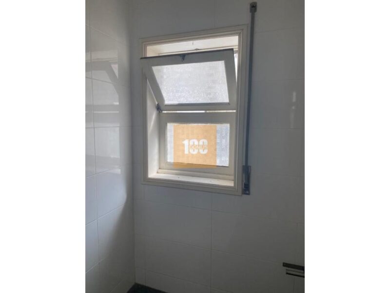 Prédio na Mouzinho da Silveira