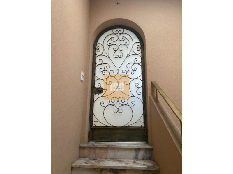 Prédio na Mouzinho da Silveira