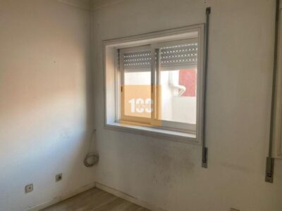 Prédio na Mouzinho da Silveira