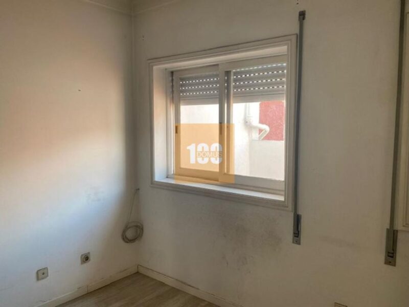 Prédio na Mouzinho da Silveira