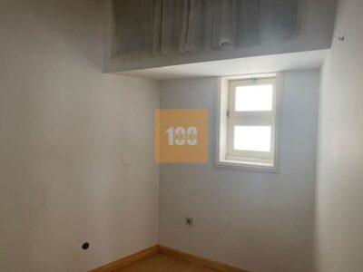 Prédio na Mouzinho da Silveira