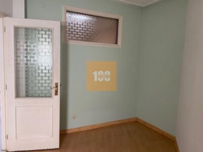 Prédio na Mouzinho da Silveira