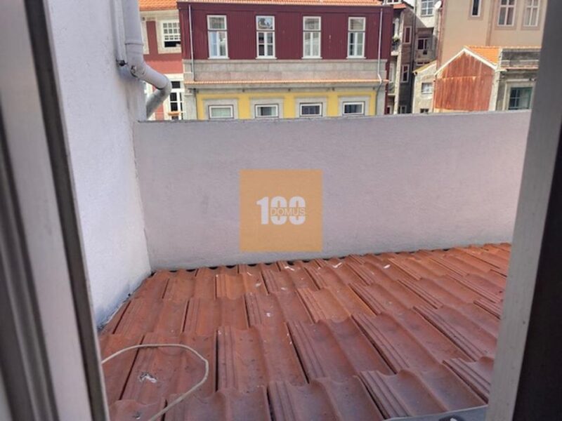 Prédio na Mouzinho da Silveira