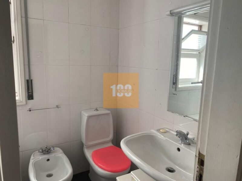 Prédio na Mouzinho da Silveira