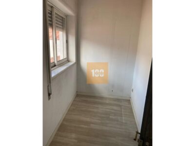 Prédio na Mouzinho da Silveira