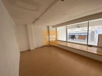 Loja na Rua Brito Capelo