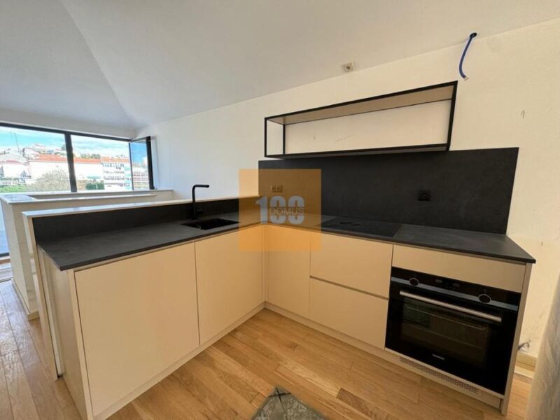 T1 duplex com terraço na Boavista