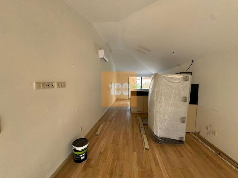 T1 duplex com terraço na Boavista