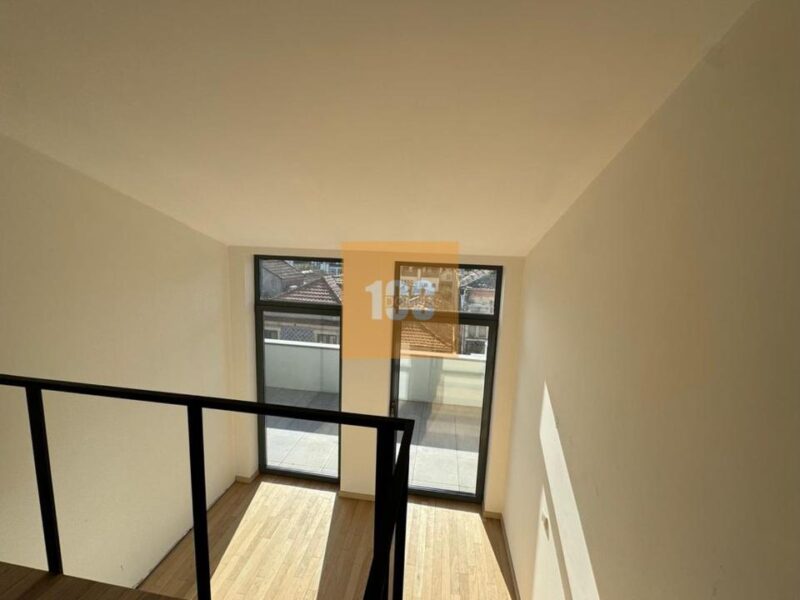 T1 duplex com terraço na Boavista