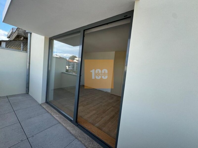 T1 duplex com terraço na Boavista