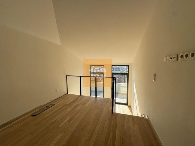 T1 duplex com terraço na Boavista