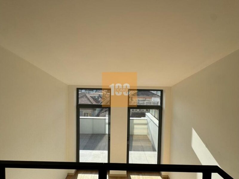 T1 duplex com terraço na Boavista