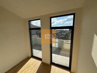 T1 duplex com terraço na Boavista